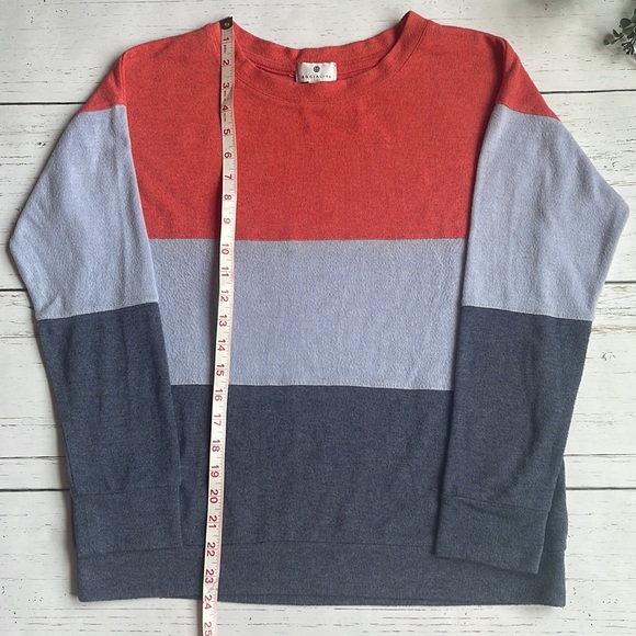 Socialite Colorblock Sweatshirt - Picture 4 of 6